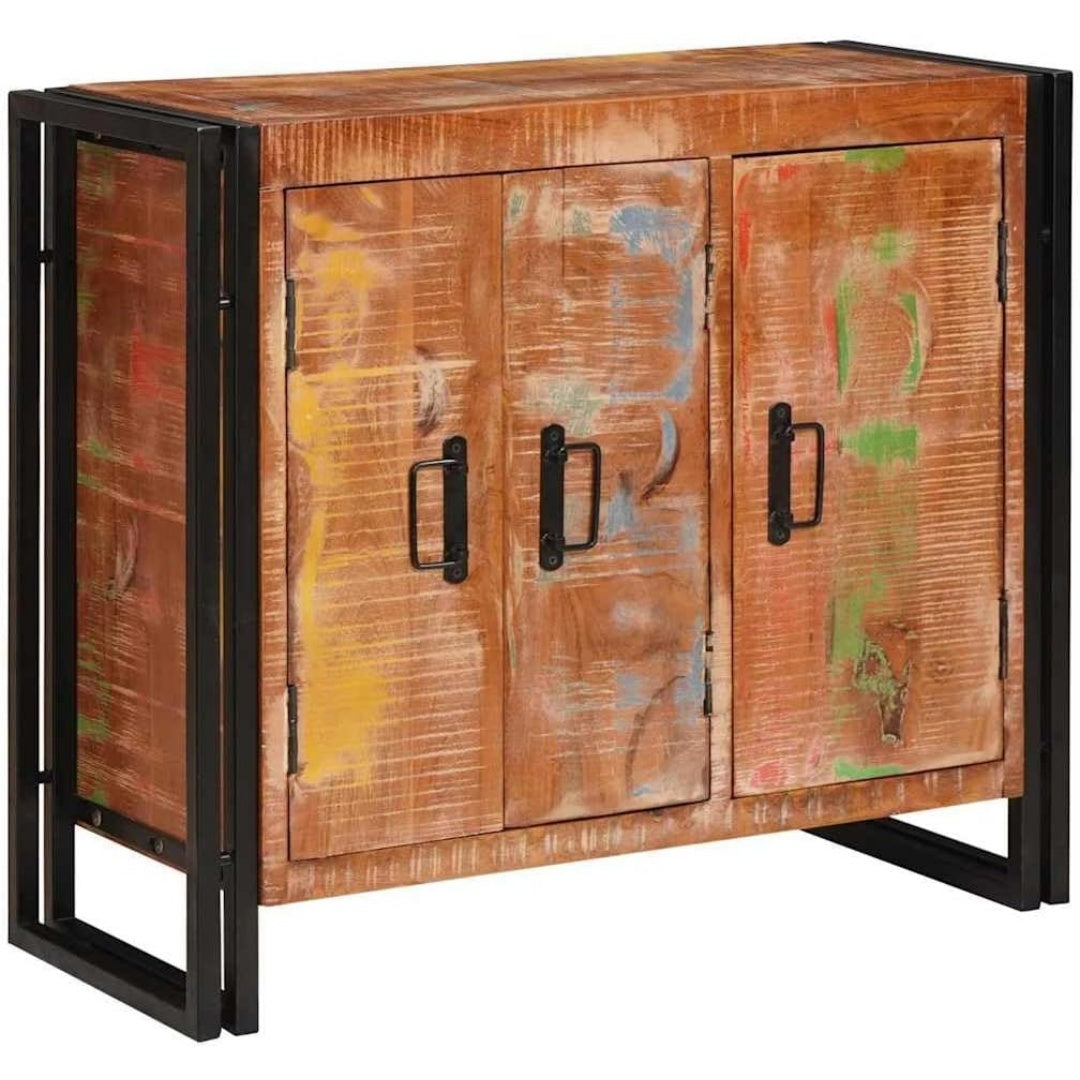 Holzoptik und ein Metallgestell an dem Sideboard