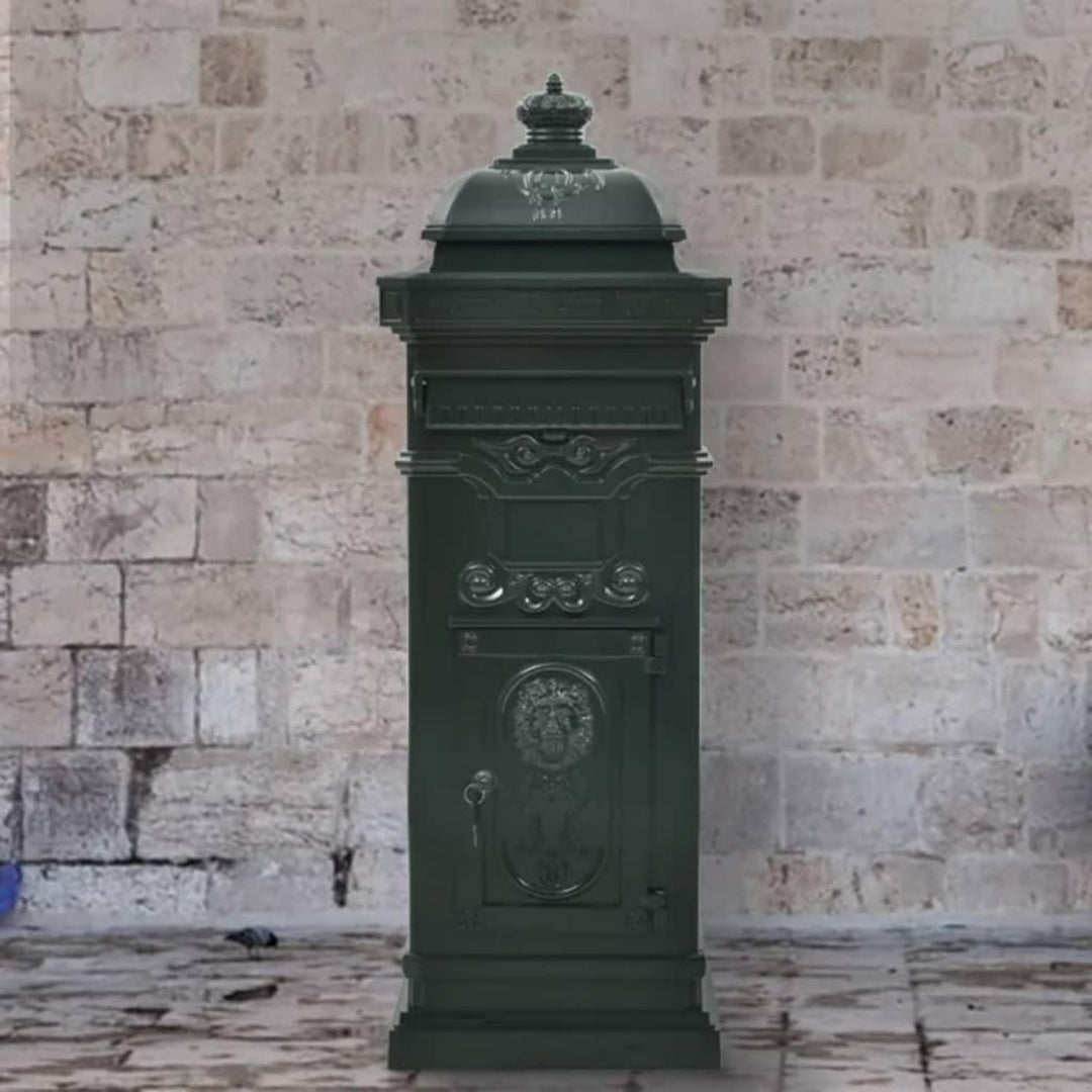 Glaenzende Oberflaechen und geschlossenen Stauraum an dem Sideboard
