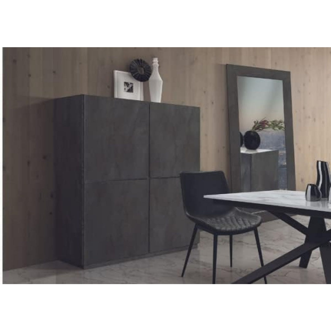 4 Tueren praegen das Sideboard in Anthrazit
