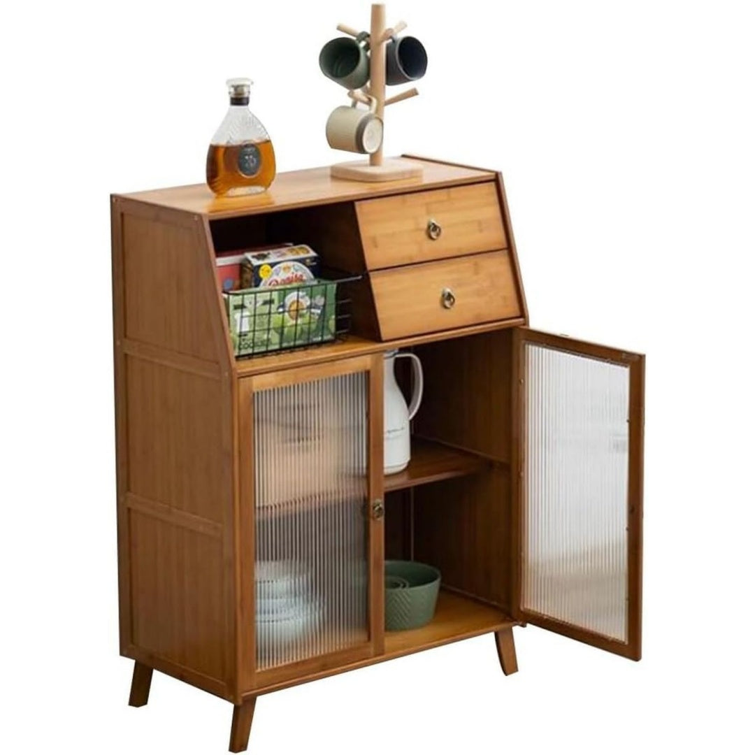 Sideboard verbindet Schubladen und Bambuselemente