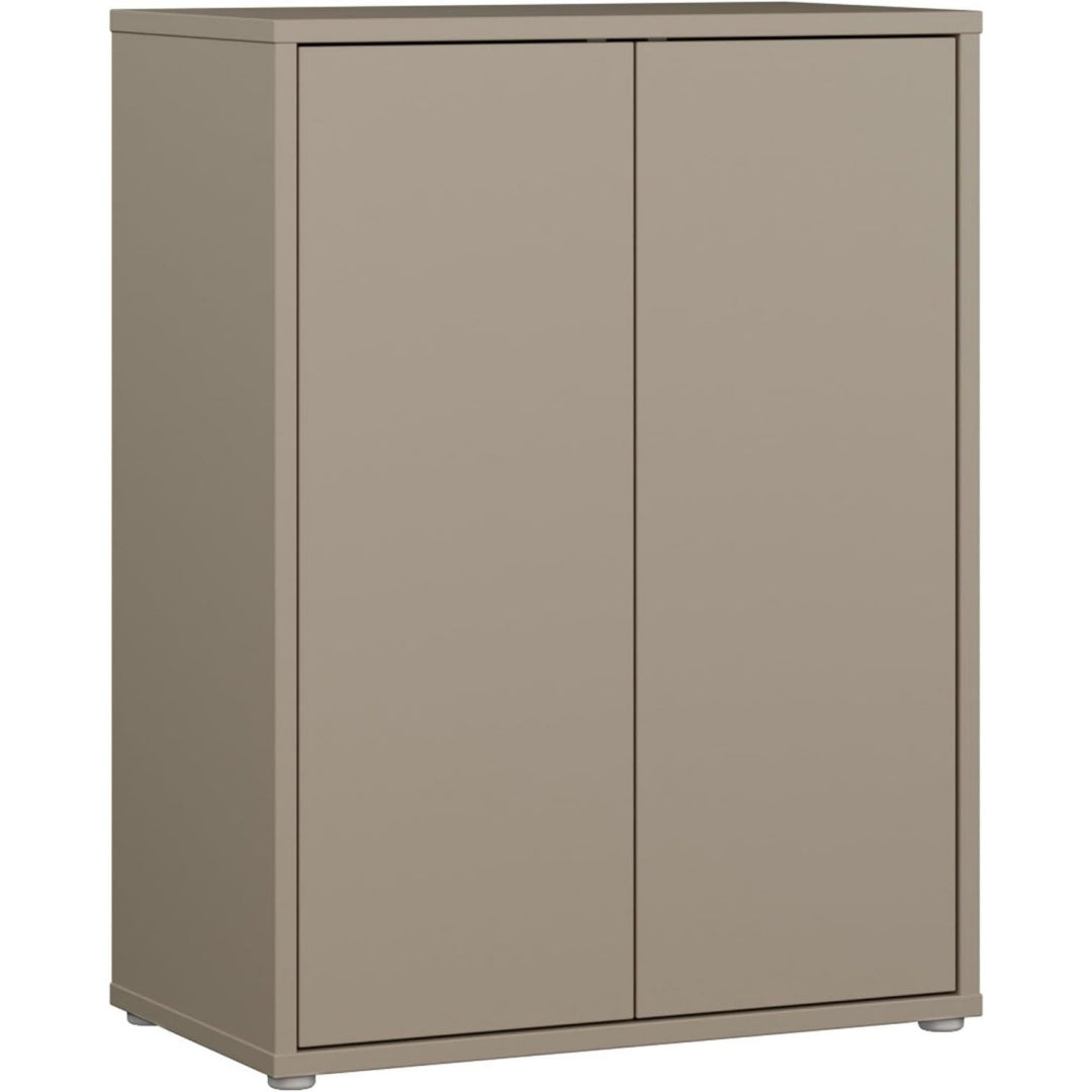 Eine Gestaltung in Taupe kennzeichnet das Sideboard